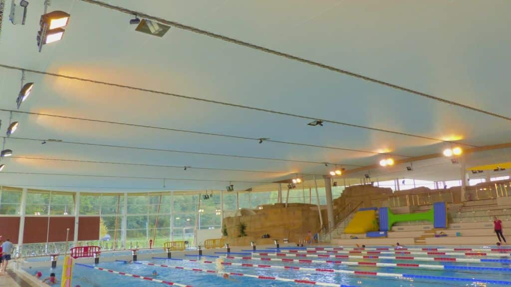 plafond acoustique piscine